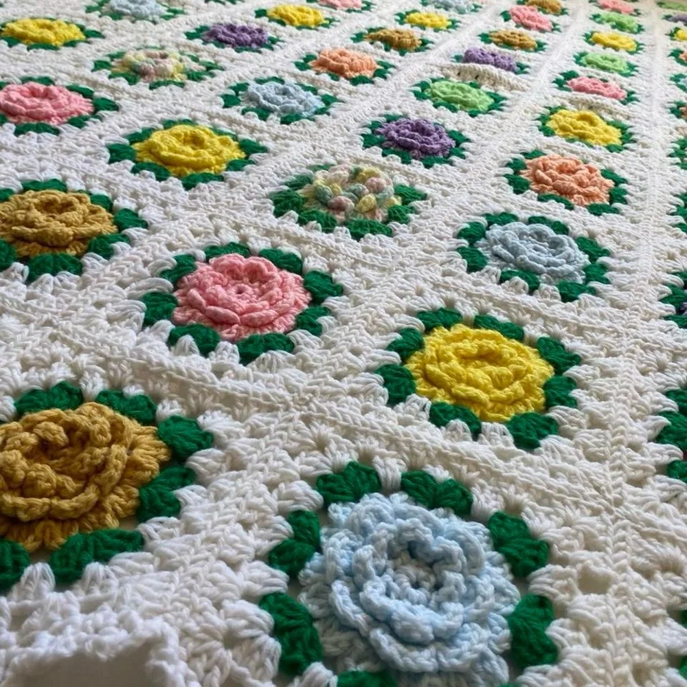 Vintage handmade multicolored floral crochet knit blanket - Picture 5 of 6